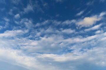 Obraz premium Beautiful cirrus clouds in blue sky, natural cloudscape