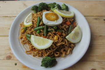 stir fried noodle with shrimp