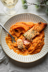 pavé de saumon grillé et purée de patate douce carottes