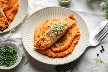 pavé de saumon grillé et purée de patate douce carottes
