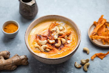 soupe velouté potiron et patate douce épices et lait de coco	
