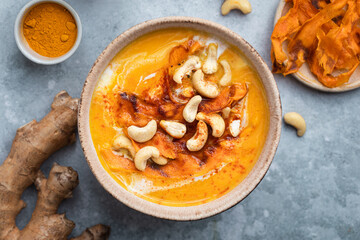 soupe velouté potiron et patate douce épices et lait de coco	
