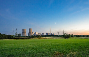 View of the power plant in Uentrop and the surrounding landscape in the evening.
