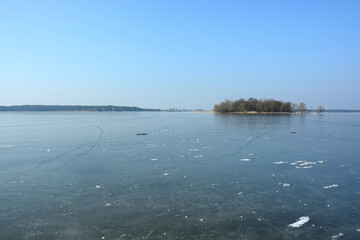 See mit Eis und Insel bei Brandenburg an der Havel
