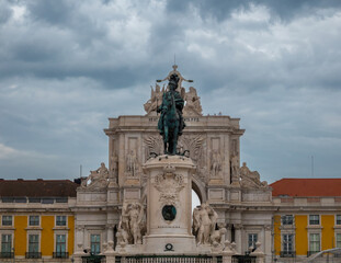 Obraz premium View of the iconic Praça do comércio (Commerce Square), a large public square open to the Tagus (Tejo) river, Lisbon (Lisboa), Portugal