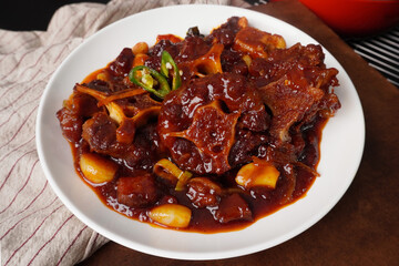 Beef bone stew
양념소뼈짐