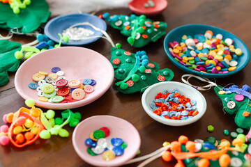 DIY Felt Christmas Tree Craft Workshop for Kids: Fun Handmade Holiday Decorations. High quality photo