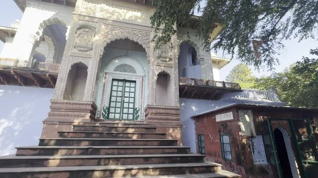 Video footage taken from the outside of the tomb of Hazrat Imam Rabbi Ahmed Faruk, an Islamic scholar and Sufi who lived in the 15th century, in the city of Serhend, India.