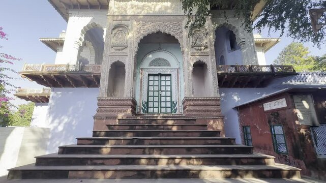 Video footage taken from the outside of the tomb of Hazrat Imam Rabbi Ahmed Faruk, an Islamic scholar and Sufi who lived in the 15th century, in the city of Serhend, India.
