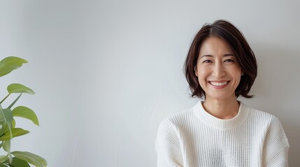 部屋で微笑む中年女性　美容イメージ　AI