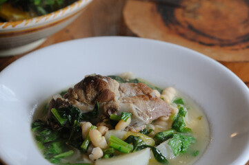 煮込み料理、かぶ、鶏肉、ほうれん草、豆類