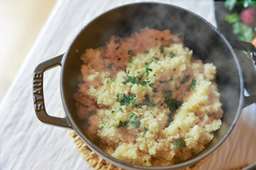 鍋で蒸したクスクス