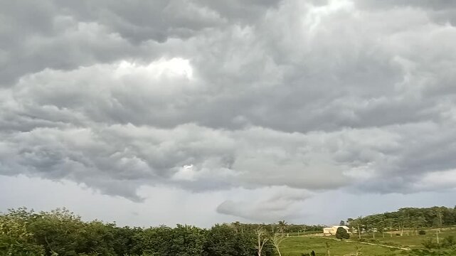 The clouds that roll evenly form a beautiful acclimation