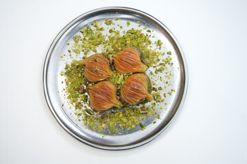 Turkish Indulgence: Crispy Pistachio Baklava Perfection