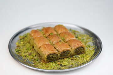 Turkish Indulgence: Crispy Pistachio Baklava Perfection