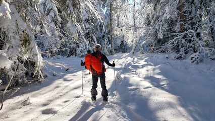 Premi&egrave;res neiges de d&eacute;cembre 2024, randonn&eacute;e raquette dans le Vercors &agrave; Autrans en France