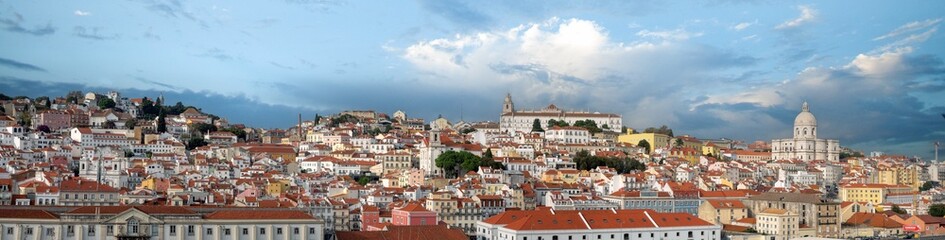 Obraz premium Panoramic skyline of the beautiful old town of Lisbon (Lisboa), Portugal