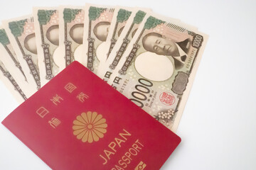 パスポートとお札の写真素材