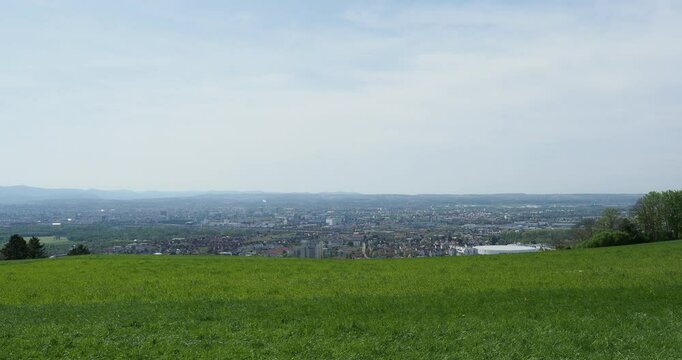 Dreil&auml;ndereck. Blick vom Westhang des T&uuml;llinger Berges richtung Weil am Rhein und Basel . Im Hintergrund, der Jura, Rheinebene und els&auml;ssische Sundgau