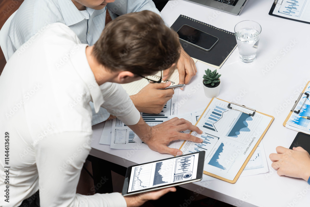 Fototapete analyst team uses bi fintech display tablet to analyze financial data . business people analyze bi s
