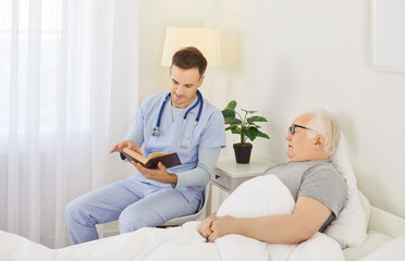 Obraz premium Caregiver or doctor reading a book to a senior man patient at the nursing home, sharing a peaceful leisure moment. Relaxing activity fosters companionship and offers gentle, comforting care.