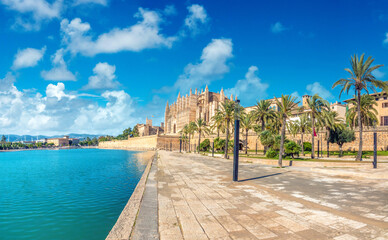 Naklejka premium Sea front promenade in the old town of Palma de Mallorca with its iconic cathedral in the background, Balearic Islands, Spain