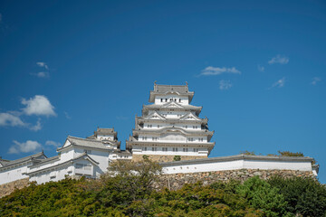 日本の兵庫県にある姫路城と青空