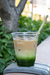Matcha Espresso Latte, grüner Tee, Kaffeespezialität, Take away Becher