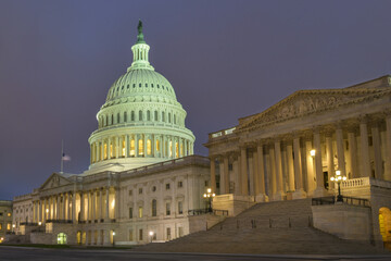 Obraz premium US Capitol Building at night - Washington DC United States