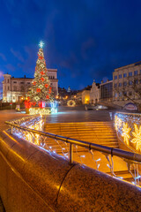 Bielsko-Biała iluminacje świąteczne choinka na placu Chrobrego