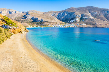 Obraz premium View of amazing sandy Hochlaka beach in Aigiali bay (Ormos Egialis), Amorgos island, Cyclades, Greece