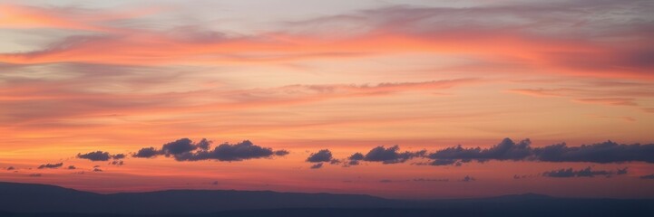 Fototapeta premium Abstract and vibrant colors fill the sky during sunset, creating a mesmerizing display of beauty and tranquility, scenery, vivid, serene