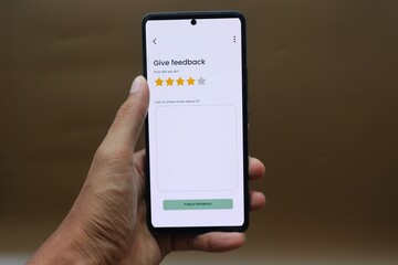 Display product and service ratings on smartphones