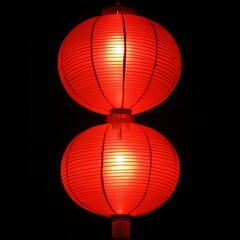 Obraz premium Glowing Red Chinese Lanterns Hanging in the Night