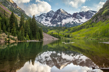Beauty of Maroon Lake and Maroon Bells in Aspen