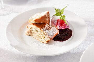 apple cake with ice cream