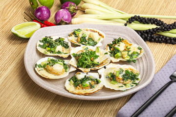 Grilled scallops with green onion