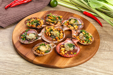 Baked scallops with scalion oil