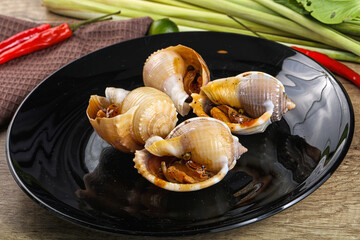 Snails baked with garlic and spices