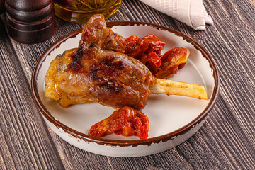 Baked lamb shank with vegetables