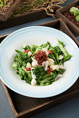 Boiled wolfberry, garlic, lily and broccoli