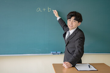 教える爽やかな先生