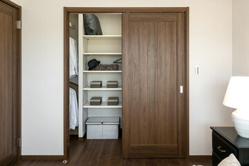 ウォークイン収納、クローゼット、ワードローブ、住宅設備