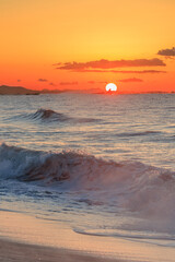茅ヶ崎海岸の日出、烏帽子岩と波濤
