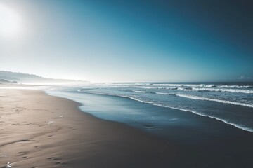 Obraz premium A person strolling along the shoreline with the ocean in the background