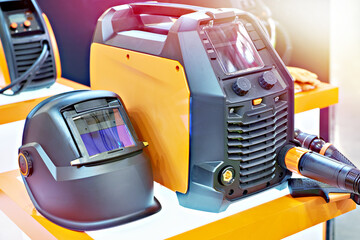 Device for welding and protective mask