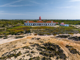 Faro de Cabo Sardão en Ponta do Cavaleiro en el pueblo de Odemira, parroquia de São Teotónio,...