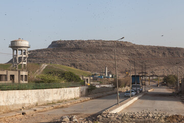 Müllberg Ghazipur in Delhi, Indien