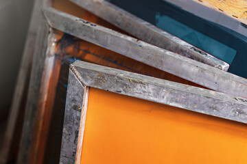 silk screen textile printery. silk screen mesh screen frames. manual screen printing