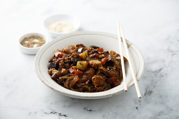 Cellophane noodles with chicken and vegetables